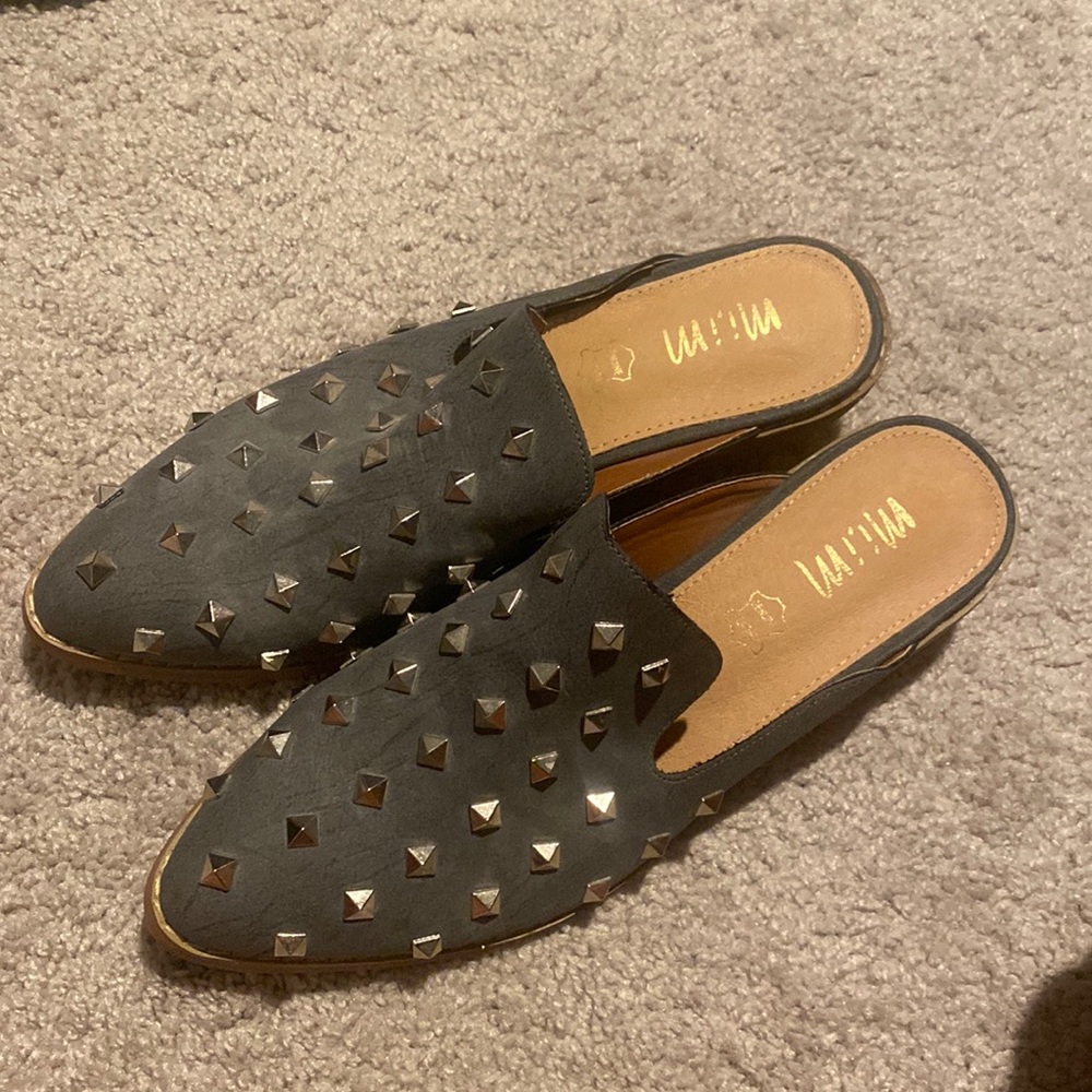 Trendy fashion mules